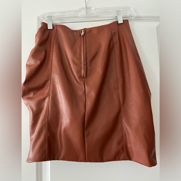 Ruched faux-leather mini skirt - Picture 3 of 4